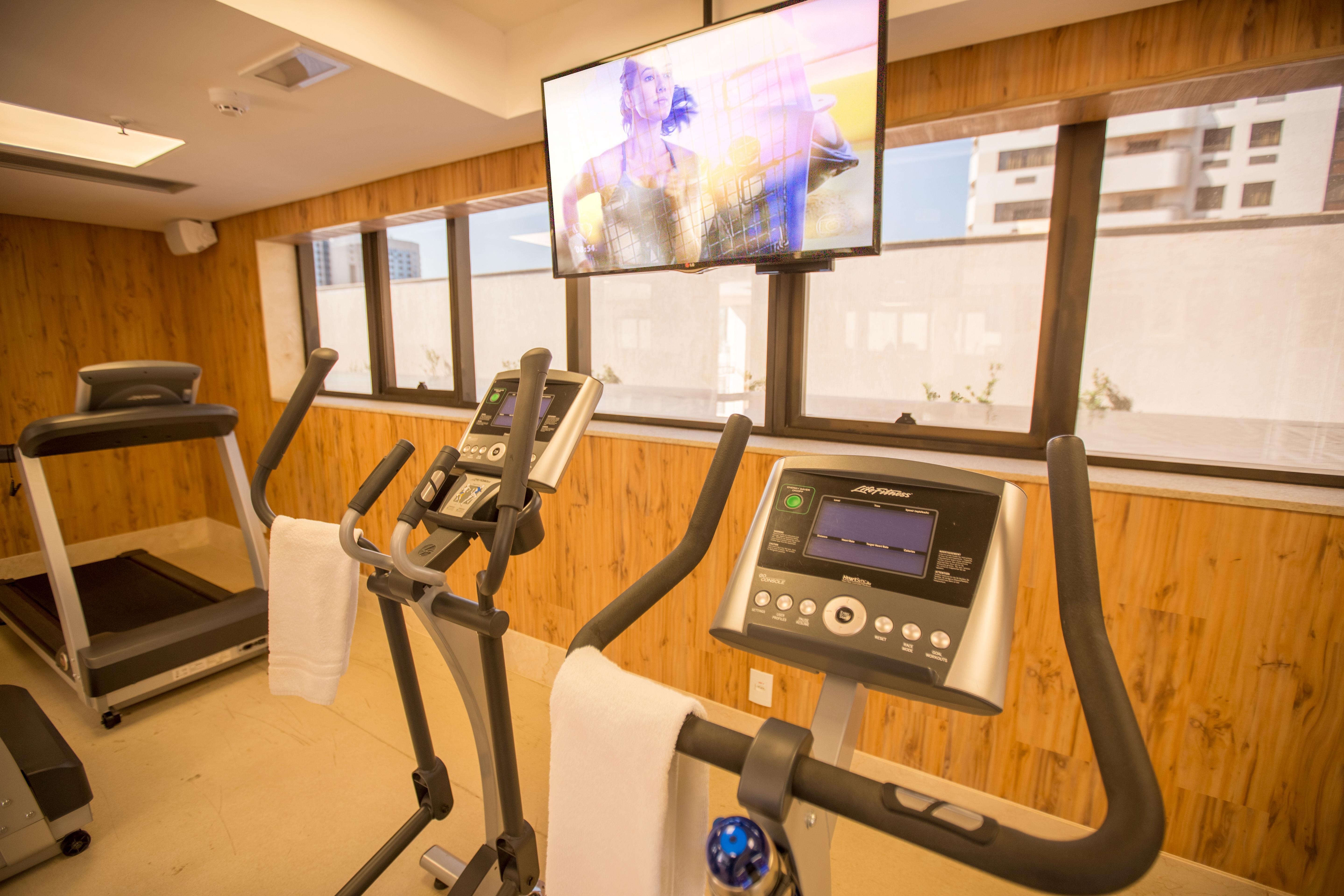 ホテル クリナン Hプラス プレミアム ブラジリア エクステリア 写真 The gym at the hotel